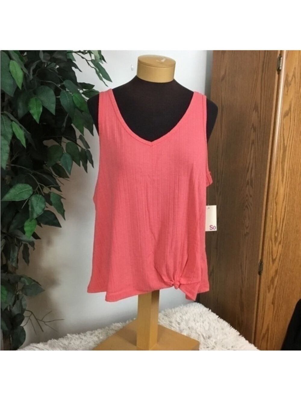 SO double V Neck knotted front tank top Woman’s Juniors size XL hawaiian…